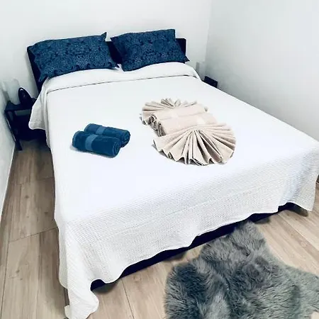 Apartment Modern With Fireplace & Stylish Kitchen Kanfanar